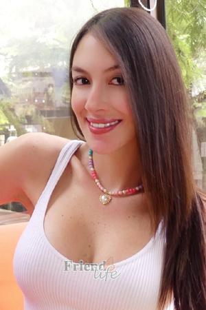 181298 - Laura Age: 29 - Colombia