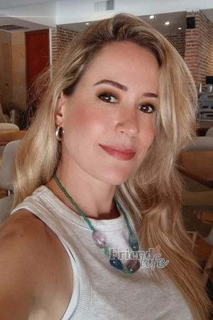 222044 - Laura Age: 39 - Colombia