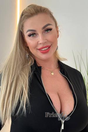 223104 - Viktoriia Age: 41 - Ukraine