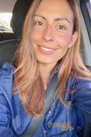 225607 - Laura Age: 37 - Costa Rica