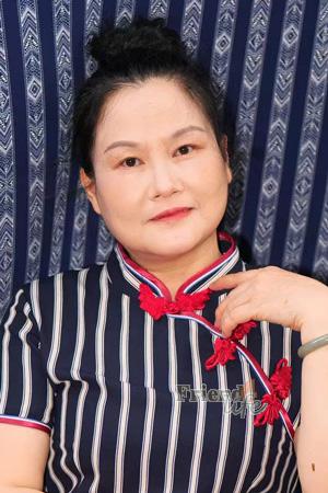 227229 - Isabelle� Age: 56 - China