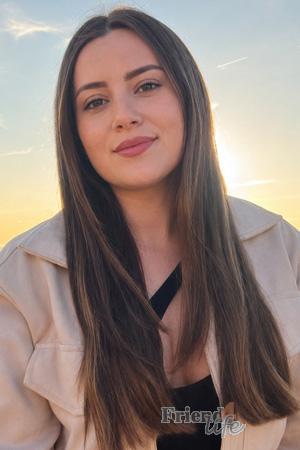 227508 - Laura Age: 26 - Colombia